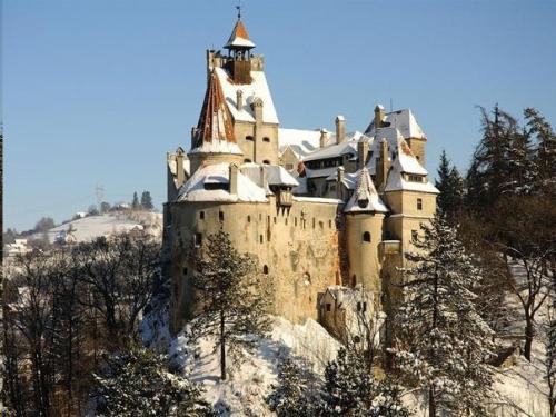 Обитель Дракулы.  Уникальный замок бран в Румынии часто называют обителью нечисти и зла. 06