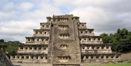 Эль тахин - древний, удивительный город, который был открыт археологами под густым слоем земли в густых джунглях Мексики. 02