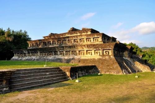 Эль тахин - древний, удивительный город, который был открыт археологами под густым слоем земли в густых джунглях Мексики. 07