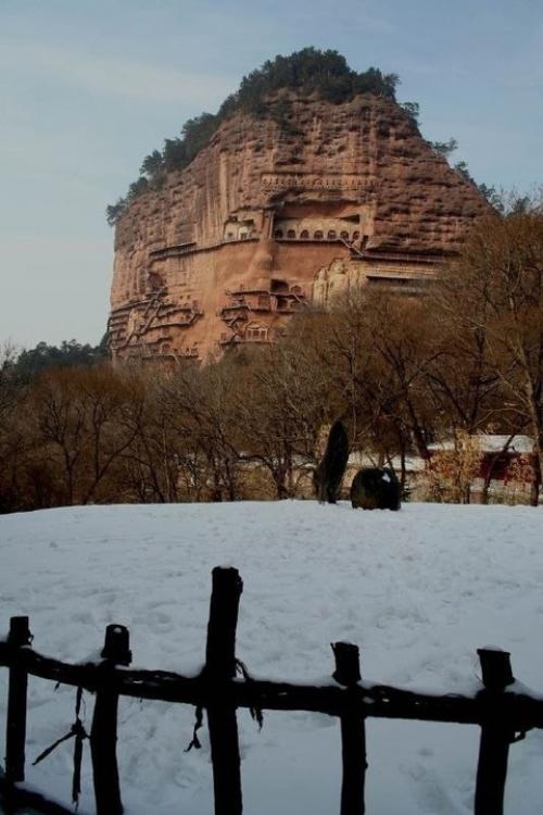 Грандиозные пещеры майцзишань. 01 Грандиозные пещеры майцзишань. 01