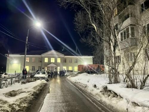 Обломки бпла oбнаружили у гимназии номер 28 в Костроме, на них может находиться взрывчатое вещество - власти.

