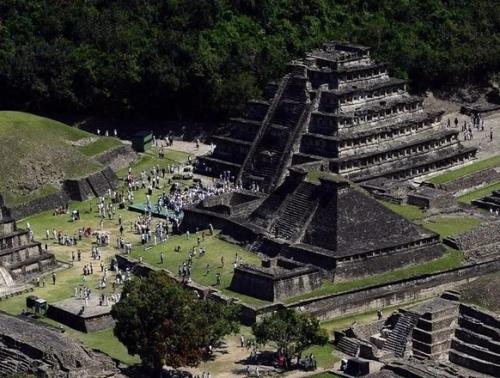 Эль тахин - древний, удивительный город, который был открыт археологами под густым слоем земли в густых джунглях Мексики. 01