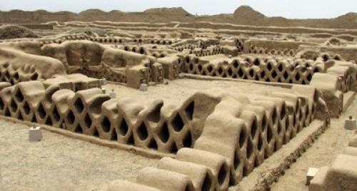 Чан - чан.  В перу, на берегу тихого океана, в долине моче недалеко от современного города трухильо расположен чан чан. 04