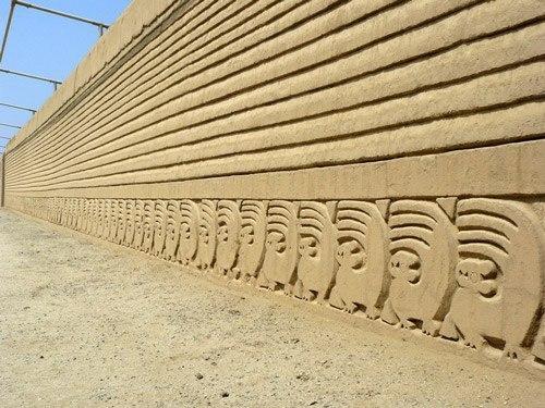 Чан - чан.  В перу, на берегу тихого океана, в долине моче недалеко от современного города трухильо расположен чан чан. 05