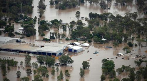 В прошлом году был пожар, в этом - ливни. 07