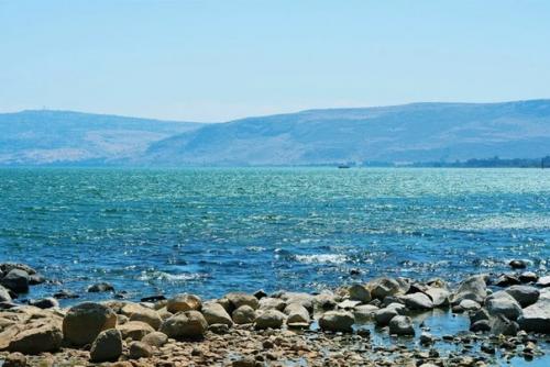 На дне библейского озера кинерет (галлилейского моря) в израиле обнаружили загадочную пирамиду из камней. 01 На дне библейского озера кинерет (галлилейского моря) в израиле обнаружили загадочную пирамиду из камней. 01