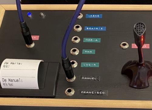 Иcпанец собрал бабушке Telegram - машину для отправки голосовых сообщений, которая ещё и умеет распечатывать входящие ответы. 01