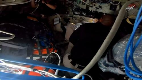 Астронавты Артемиды-2 облетели луну и возвращаются на землю. 01