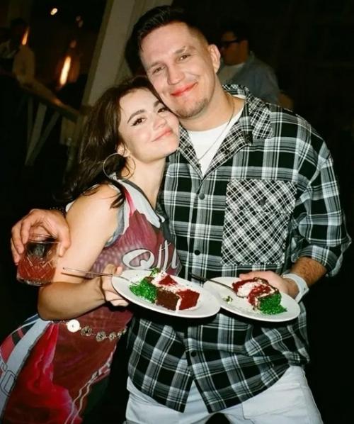 Вторглась в Отношения: бывшая возлюбленная Димы Масленникова заявила, что Клава кока увела его у нее. 02