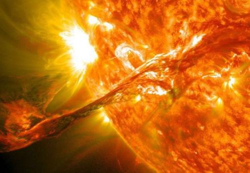 Всего лишь одна вспышка на солнце способна уничтожить жизнь на нашей планете. Всего лишь одна вспышка на солнце способна уничтожить жизнь на нашей планете.