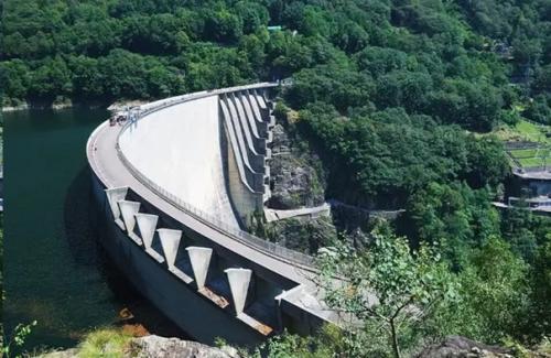 Самая чистая река в мире, в которой нет ничего живого. 01