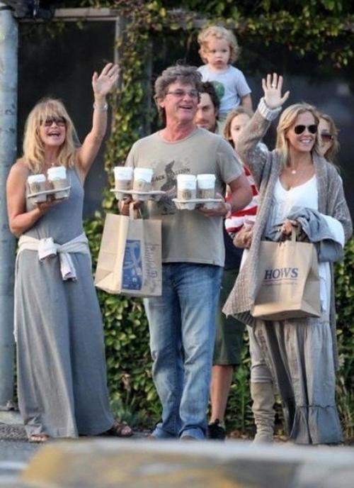 Актеры голди хоун и Курт Рассел считаются одной из самых крепких звездных пар голливуда. 03