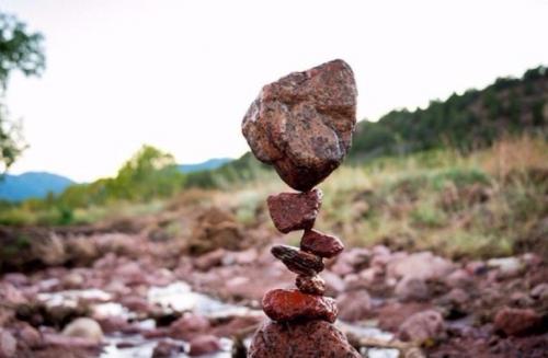 Равновесие.  Балансировка камней (англ. 04