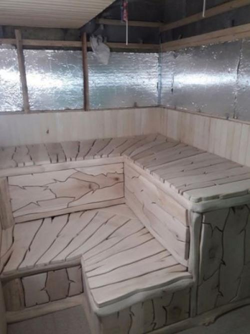 Мастер Николай полки в сауне своими руками сделал. 02