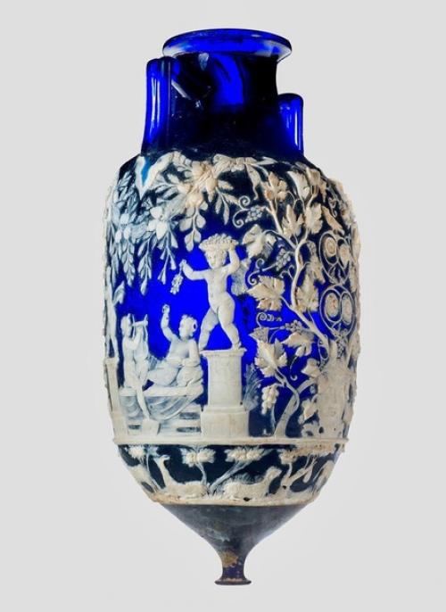 Ослепительно прекрасная римская стеклянная голубая ваза - камея с амурами, собирающими виноград, помпеи, I век н. э. 01