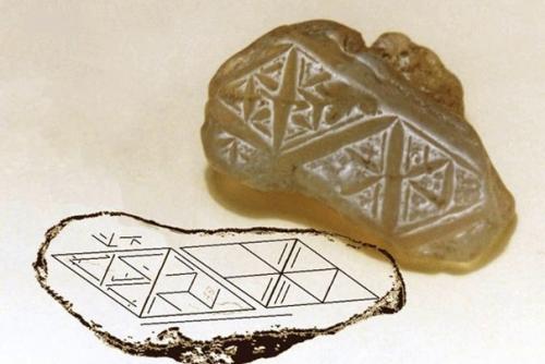 Камни с треугольными символами из игарки. 02 Камни с треугольными символами из игарки. 02