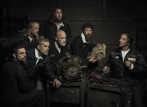 В США группа автомехаников воссоздала картины эпохи возрождения в стилистике гаража. 04