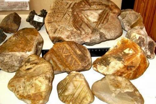 Камни с треугольными символами из игарки. 04 Камни с треугольными символами из игарки. 04
