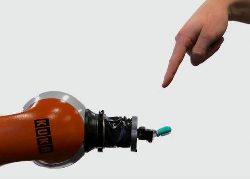 Робобудни.  Исследователи из ганноверского университета представили прототип нервной системы для роботов, которая позволит им чувствовать боль.