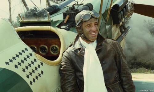 Почему образ пилота на заре развития авиации почти всегда с белым шелковым шарфом? 02