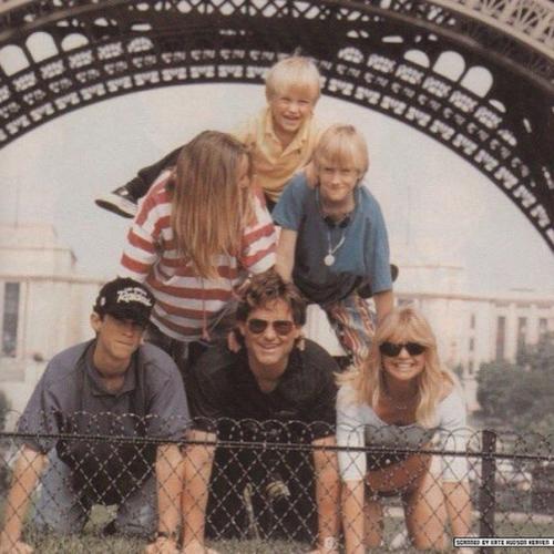 Такое постоянство в отношениях - большая редкость, особенно у творческих личностей. 02