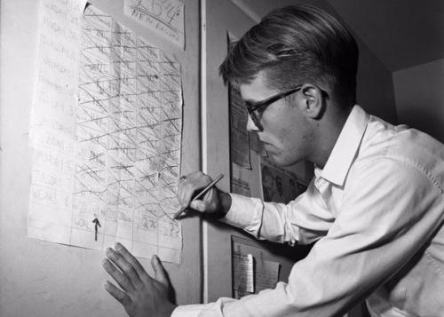 В 1965 году 17-летний школьник Рэнди Гарднер решил поставить эксперимент - не спать как можно дольше.  