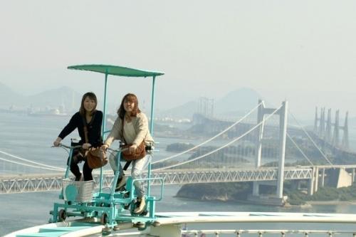 Скайцикл - необычный аттракцион в японском парке развлечений. 05