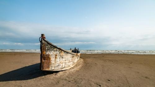 За три десятилетия каспийское море стало меньше на 24 000 км.

