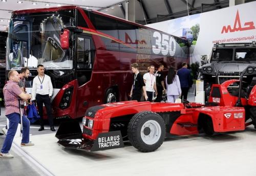 Белоpyсы тpактор в болид превратили. 02