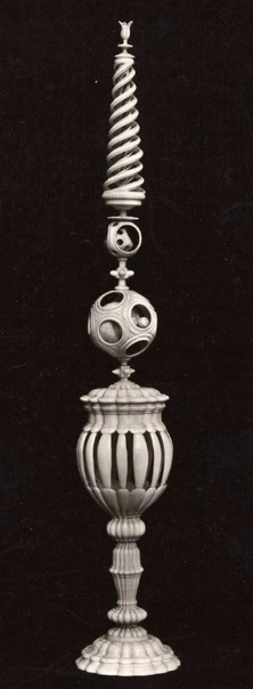 Не похоже это на безделушки для услады глаз. 01