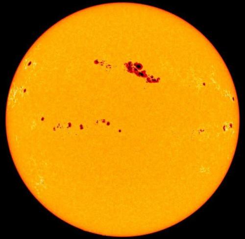 Астрономы исчезновением пятен с поверхности солнца обеспокоены. Астрономы исчезновением пятен с поверхности солнца обеспокоены.