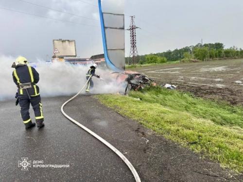 Украинская тиктокерша пожаловалась на гвоздь в колесе и заживо сгорела в Porsche после ДТП. 01