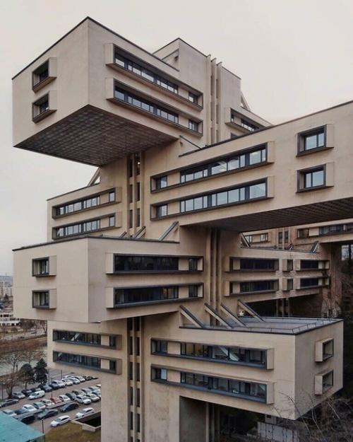 Вы архитектуру тех времён оцените! 06