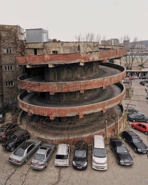 Вы архитектуру тех времён оцените! 01