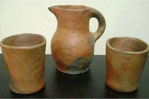 В музее перу выставлены странные экспонаты. 02