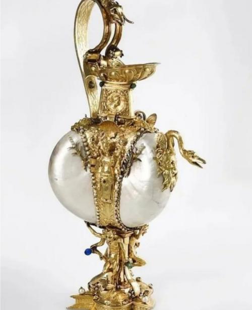 Изготовили этот необычный кувшин в Антверпене в 1544-1545 годах. 02