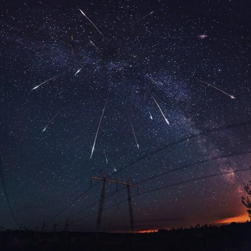 В ночь с 12 на 13 августа земляне смогут наблюдать красивейшее зрелище - звездный дождь. 02