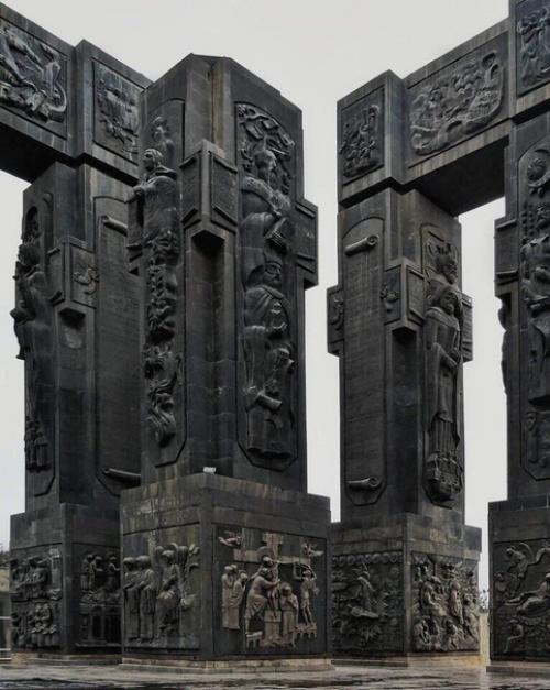 Вы архитектуру тех времён оцените! 07