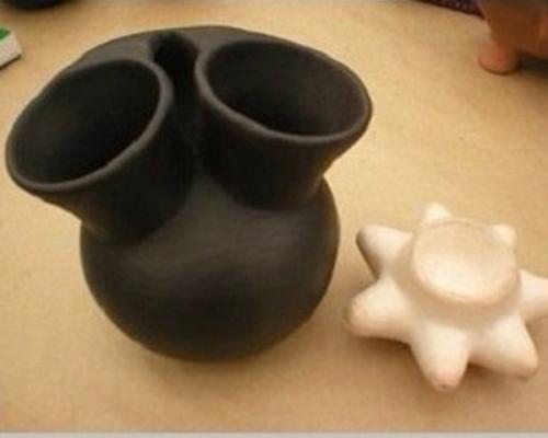 В музее перу выставлены странные экспонаты. 01