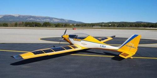 В США создали учебный самолет, который работает от солнечных батарей. В США создали учебный самолет, который работает от солнечных батарей.