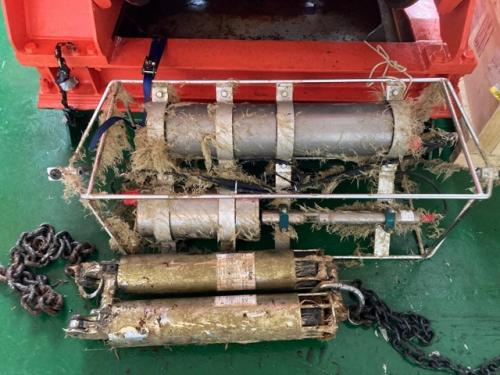 Исследователи в Арктике успешно извлекли глубоководную автоматизированную буйковую систему, которая находилась на глубине порядка 2000 метров. 02