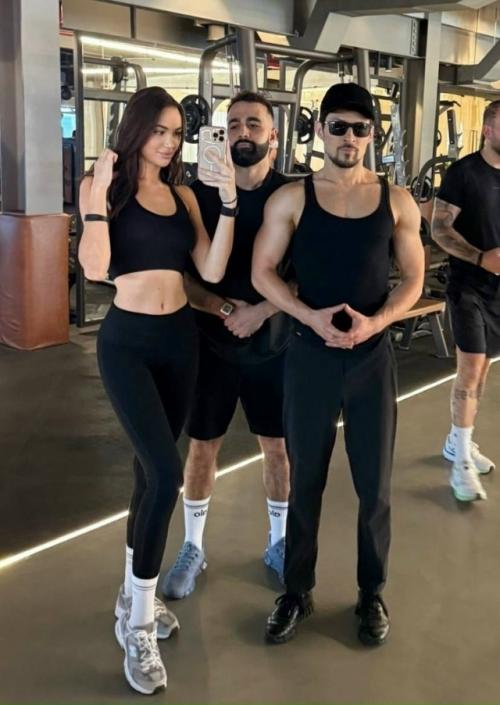 Юлия показала фото с Павлом Дуровым в Дубае - подписчики обсуждают форму создателя телеги. 02