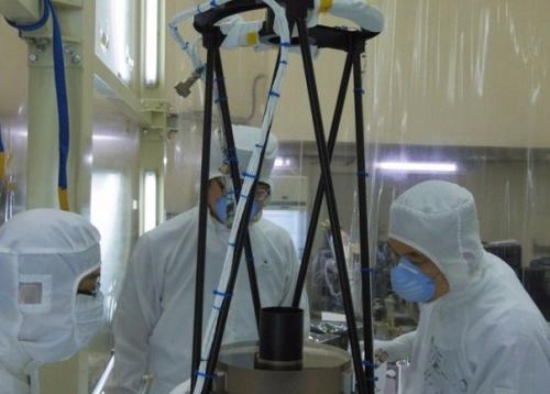 Японские физики запустили телескоп в космос на пять минут. Японские физики запустили телескоп в космос на пять минут.