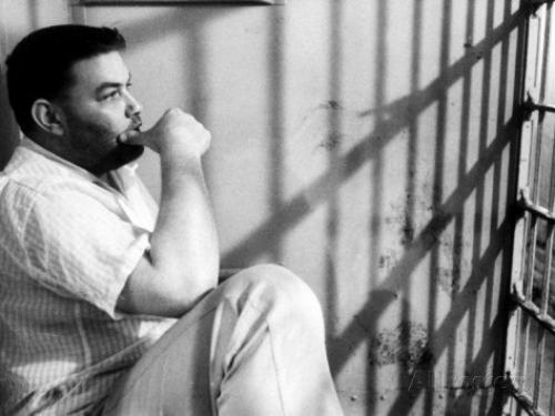 Самозванец выдал себя за хирурга и вылечил 15 человек из 16.

