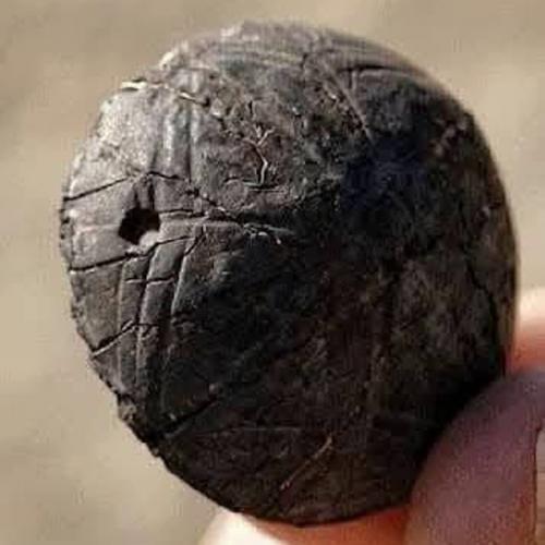 Хотите верьте, хотите нет, но глазные протезы существуют тысячи лет. 01