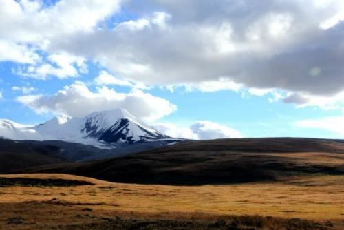 Плато укок. На самом юге Алтая, на стыке границ России, Казахстана, Китая и Монголии, среди скалистых гор затерялось плоскогорье укок. 03 Плато укок. На самом юге Алтая, на стыке границ России, Казахстана, Китая и Монголии, среди скалистых гор затерялось плоскогорье укок. 03