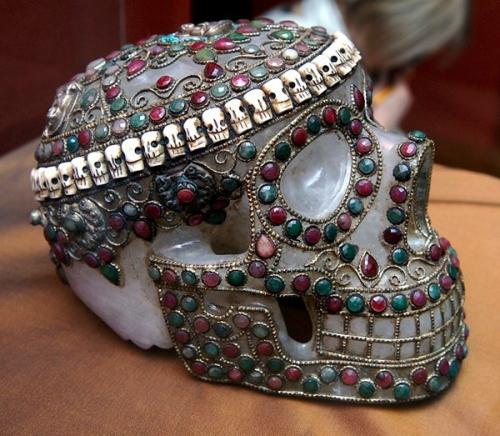 Культ черепов. В древние времена у разных народов человеческое тело считалось универсальным символом магических сил. 02 Культ черепов. В древние времена у разных народов человеческое тело считалось универсальным символом магических сил. 02