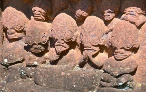 Статуи острова нуку - Хива. 02