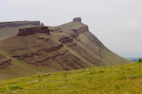 Хакасия.  Сундуки - святилище -.