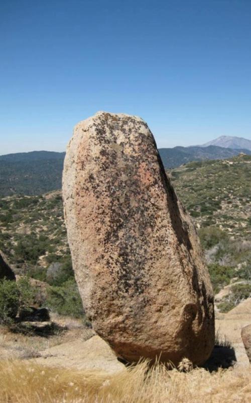 Балансирующие камни в горах сан - Бернардино возле разлома сан - Андреас. 02
